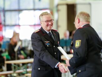 FW Celle: Bernd Müller ist seit 50 Jahren für die Stadt Celle im Einsatz - Besondere Ehrung am Donnerstag!