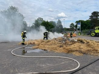 FW Celle: Brennt Heu in Altencelle