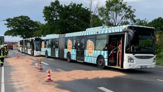 FW Celle: Busunfall am Morgen - Mehrere Verletzte!