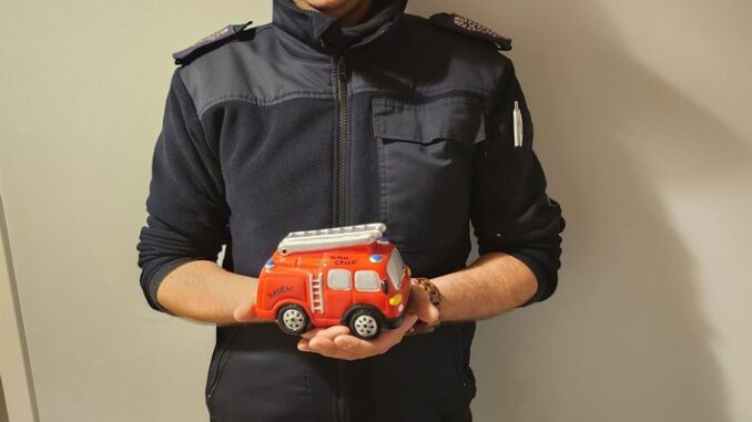 FW Celle: Eltern sammeln Spende für die Freiwillige Feuerwehr Celle!