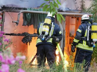 FW Celle: Feuer in Bauhaussiedlung