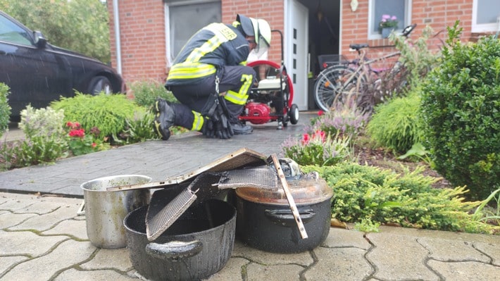 FW Celle: Feuer in Küche in Westercelle