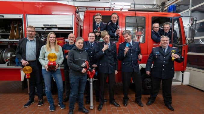 FW Celle: Feuerwehr Bostel: Mit 90 einen Defi anschaffen und trotzdem Kinder kriegen