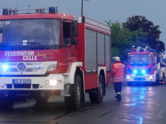 FW Celle: Feuerwehr übt den Ernstfall in Kfz-Werkstatt!