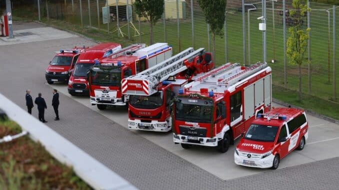 FW Celle: Freiwillige Feuerwehr Celle erhält sechs neue Fahrzeuge / Feierliche Übergabe durch den Oberbürgermeister