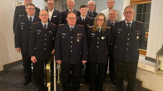 FW Celle: Jahreshauptversammlung der Ortsfeuerwehr Groß Hehlen - Martin Walter erhält Deutsches Feuerwehr-Ehrenkreuz in Bronze!