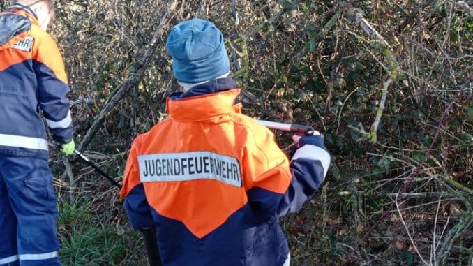 FW Celle: Jugendfeuerwehr Altencelle sammelt Müll