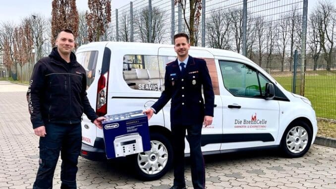 FW Celle: Kaffeevollautomat für die Celler Feuerwehr gespendet