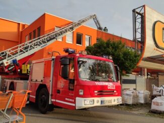 FW Celle: Rauchentwicklung in Celler Baumarkt