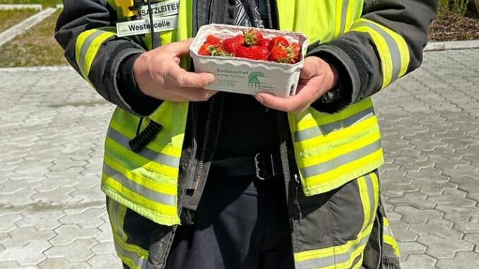 FW Celle: Süßes Dankeschön nach Einsatz am Sonntag!