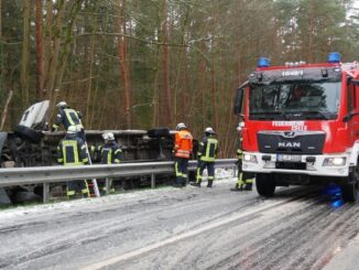 FW Celle: Verkehrsunfall zwischen Groß Hehlen und Scheuen