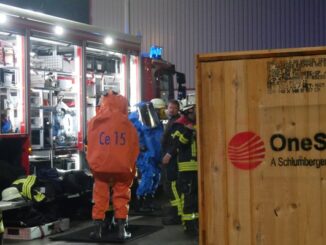 FW Celle: Verpuffung und Gefahrstoffaustritt - Einsatzübung in Altencelle bei der Firma &quot;OneSubsea GmbH&quot;