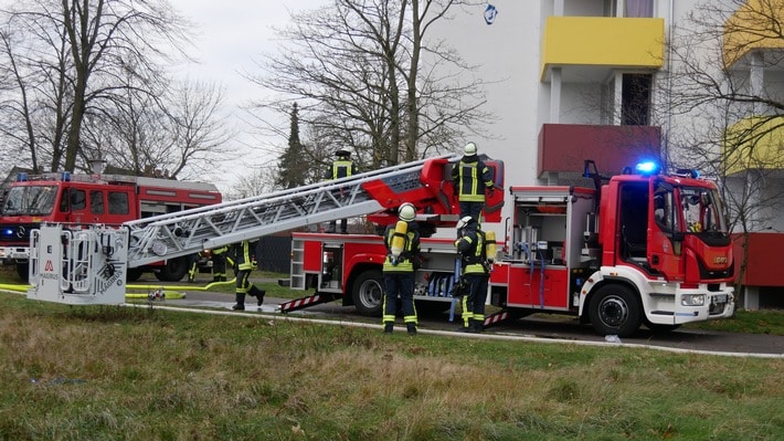 FW Celle: Wohnungsbrand im 6. OG eines Wohnkomplexes