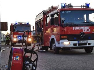 FW Celle: Zimmerbrand in Altencelle