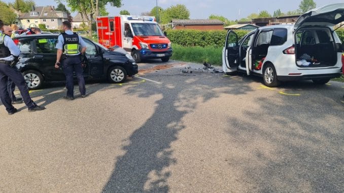FW-DO: 02.05.2022 Verkehrsunfälle im Dortmunder Süden Zwei Verkehrsunfälle innerhalb weniger Minuten