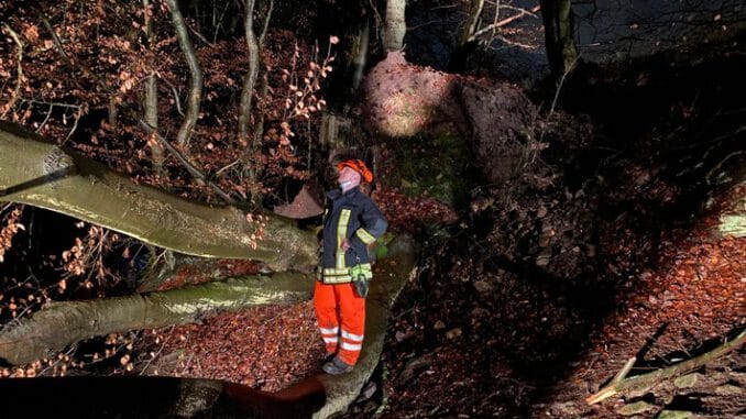FW-DO: 04.01.2022 - Technische Hilfeleistung in Syburg Feuerwehr sorgt für warme Wohnungen
