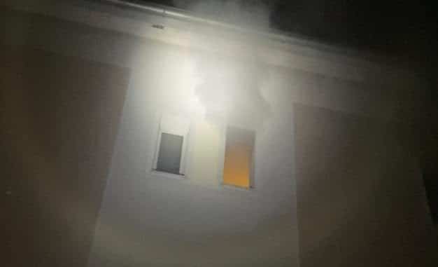 FW-DO: 04.03.2022 - FEUER IN MITTE-OST Feuerwehr rettet Mieter bei Wohnungsbrand
