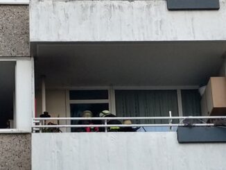 FW-DO: 05.10.2022 . FEUER IN BODELSCHWINGH Brand auf Balkon eines Mehrfamilienhauses