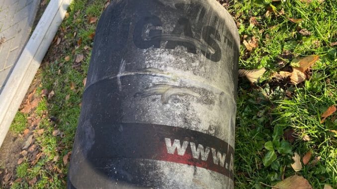 FW-DO: 09.11.2021: Feuer in Wambel - Brennendes Wohnmobil mit Druckgefäßzerknall