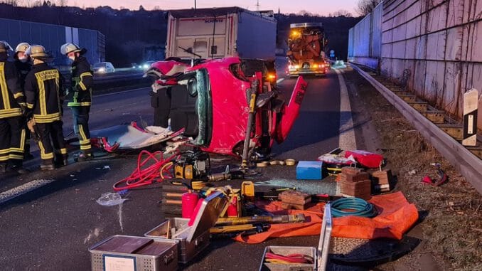 FW-DO: 11.01.2022 Dortmund Schüren Eingeklemmte Person auf der B 236