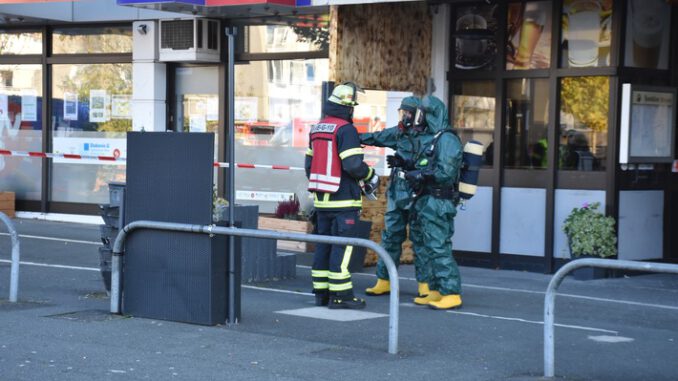 FW-DO: 12.11.2021 - TECHNISCHE HILFELEISTUNG IN BODELSCHWINGH Weiße Substanz und beißender Geruch in Ladenlokal