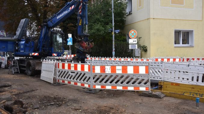 FW-DO: 14.10.2021 -Technische Hilfeleistung in Mitte-West Bagger beschädigt Gasleitung