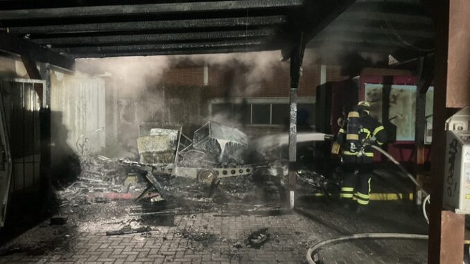 FW-DO: Anhängerbrand am Vereinsheim in Dortmund-Körne