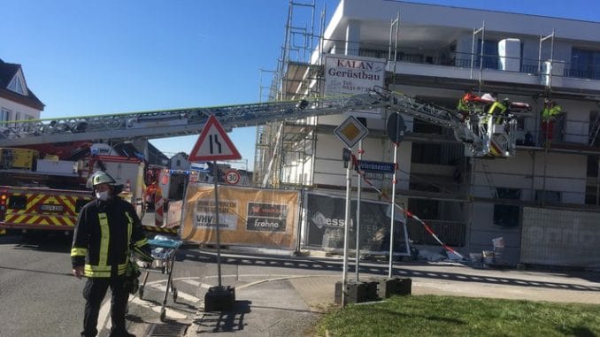 FW-DO: Arbeitsunfall auf einem Baugerüst