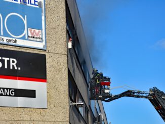 FW-DO: Brand in einem Lagergebäude