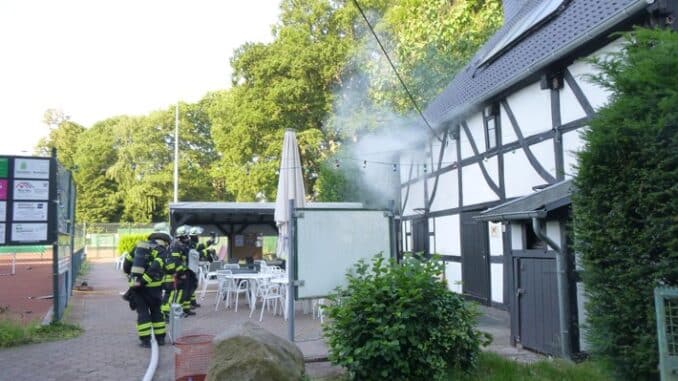 FW-DO: Brand in einem Tennisheim