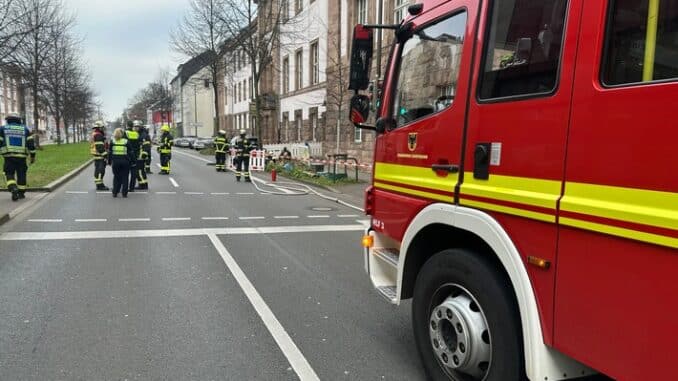 FW-DO: Defekte Gasleitung sorgt für Straßensperrung am Ostentor