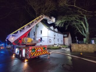 FW-DO: FW-DO: 06.01.23 Feuer in Do-Marten Schwerverletzter nach Wohnungsbrand