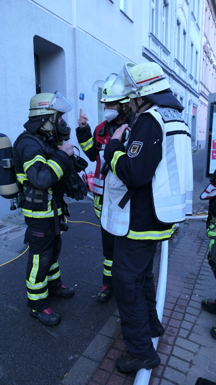 FW-DO: Feuer in Hörde / Mieterin bei Küchenbrand leicht verletzt