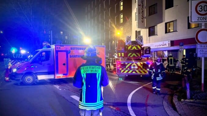 FW-DO: Feuer in Mitte / Saunabrand in einem Hotel