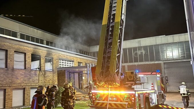 FW-DO: Feuer in einem Bürogebäude