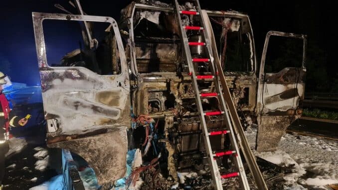 FW-DO: Feuer zerstört LKW auf der A 45