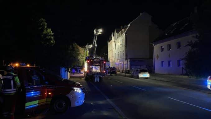 FW-DO: Feuerwehr rettete vier Personen während eines Vollbrandes