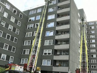 FW-DO: Flachdachbrand auf hohem Haus // Keine Verletzten