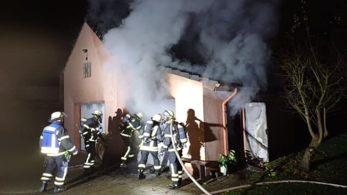 FW-DO: Garagenbrand in Dortmund-Mengede