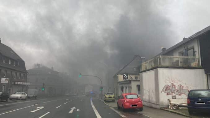 FW-DO: Großbrand in einer Autowerkstatt in Lütgendortmund