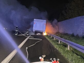 FW-DO: LKW-Anhänger brennt auf der BAB 2