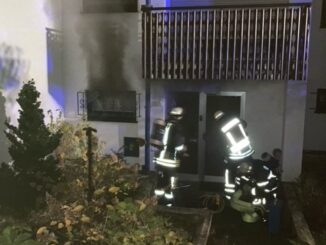 FW-DO: Nachbarn bemerken Brand in leerstehenden Gebäude