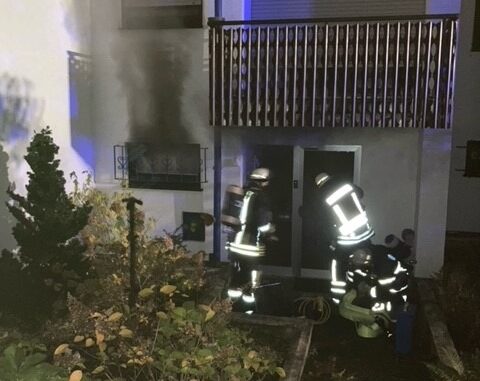 FW-DO: Nachbarn bemerken Brand in leerstehenden Gebäude