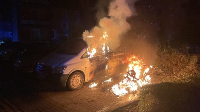 FW-DO: Nächtlicher Fahrzeugbrand in Hombruch