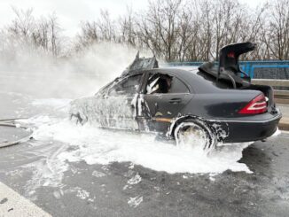 FW-DO: PKW-Brand auf der A 45 im Autobahnkreuz Do-Süd