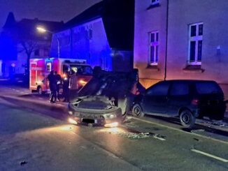 FW-DO: PKW auf Haberlandstraße überschlagen - Feuerwehr betreut neun Personen auf der Feuerwache