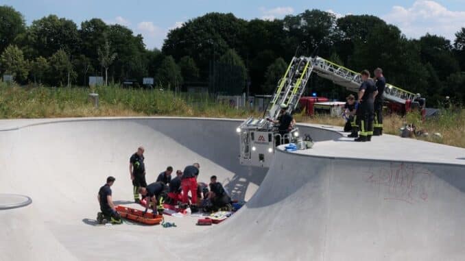 FW-DO: Patientenrettung aus Skatepool