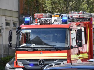 FW-DO: Propangasflasche aus brennender Gartenlaube gezogen