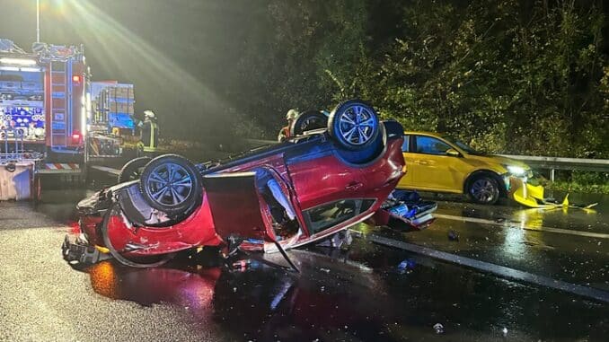 FW-DO: Verkehrsunfall auf der BAB45 - Auto bleibt auf dem Dach liegen