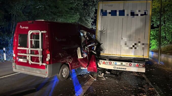 FW-DT: Alleinunfall am Sonntagabend